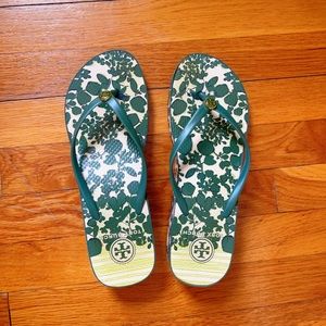 Tory Burch slides size 9